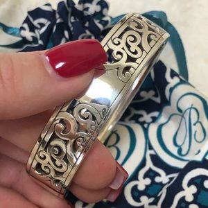 💙 Brighton Hinged Bangle